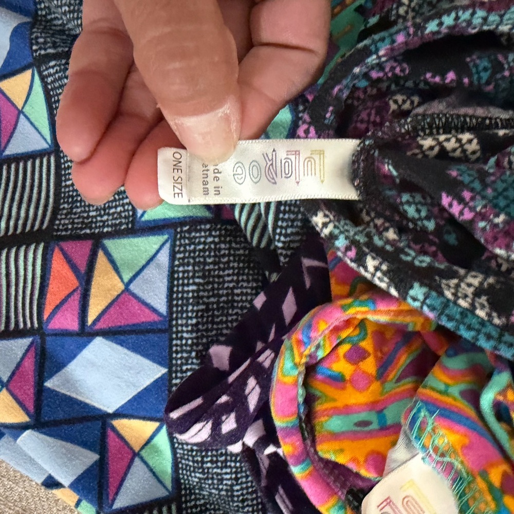 One size Lularoe leggings 5 pairs. - Picture 5 of 5